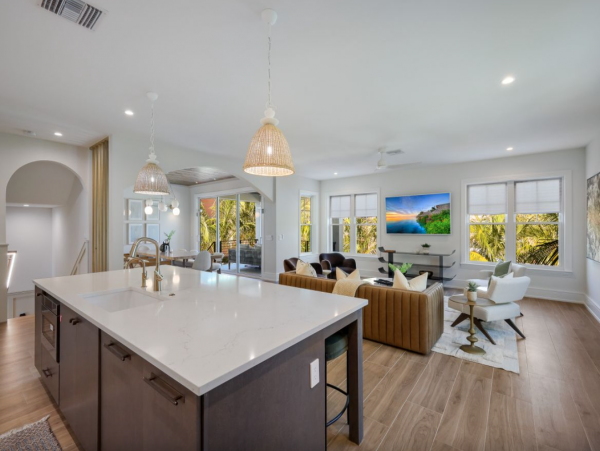 Lido Key Ten Bedroom Steps to  Beach Luxury Rental Walk to St. Armands Circle WOW!